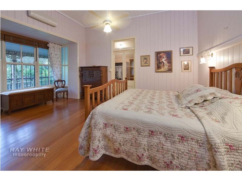 8 Handel Street, Indooroopilly QLD 4068