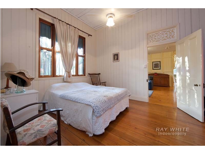 8 Handel Street, Indooroopilly QLD 4068