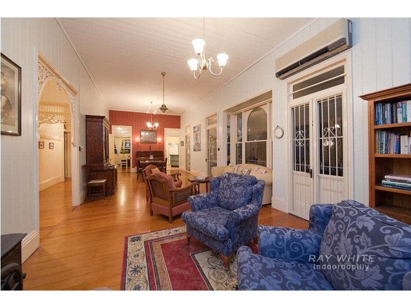 8 Handel Street, Indooroopilly QLD 4068