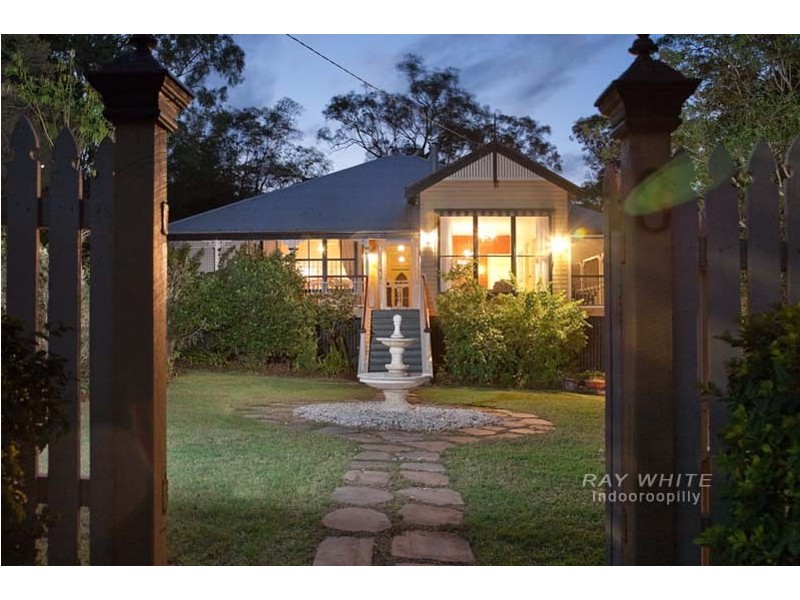 8 Handel Street, Indooroopilly QLD 4068