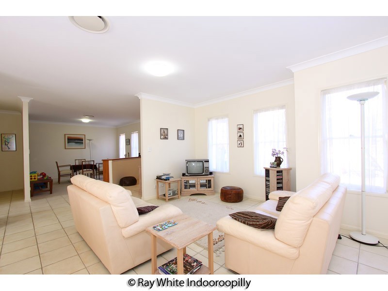 7 Dennis Street, Indooroopilly QLD 4068
