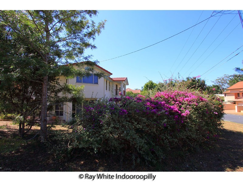 7 Dennis Street, Indooroopilly QLD 4068