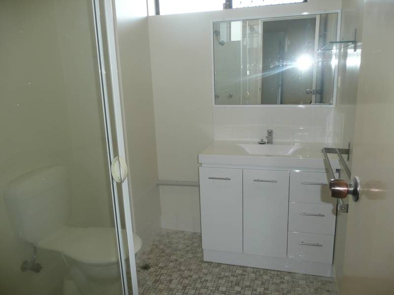 2/55 Central Avenue, Indooroopilly QLD 4068