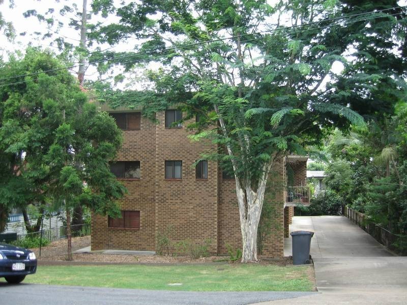 2/55 Central Avenue, Indooroopilly QLD 4068