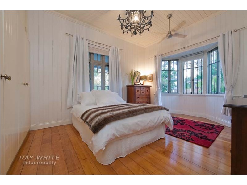 42 Neulans Road, Indooroopilly QLD 4068