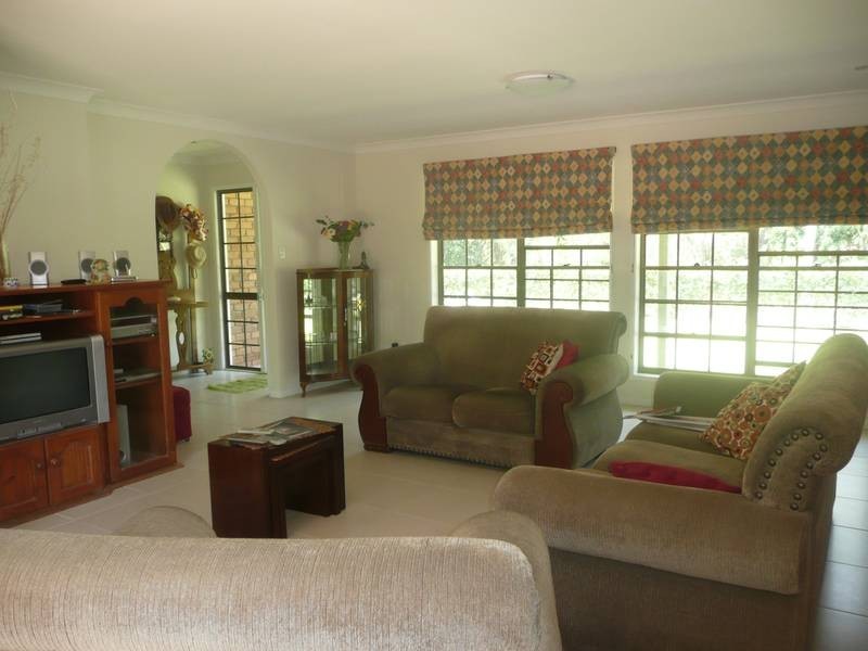 49 Greenford Street, Chapel Hill QLD 4069