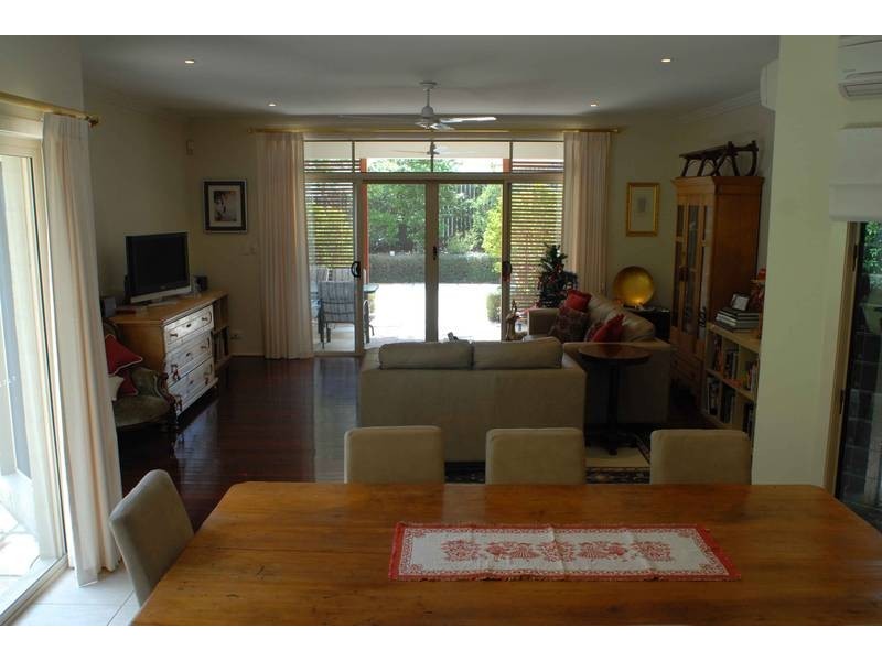 5 Charlane Avenue, Indooroopilly QLD 4068