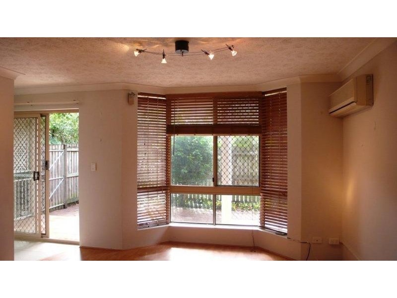 3/115 Central Avenue, Indooroopilly QLD 4068