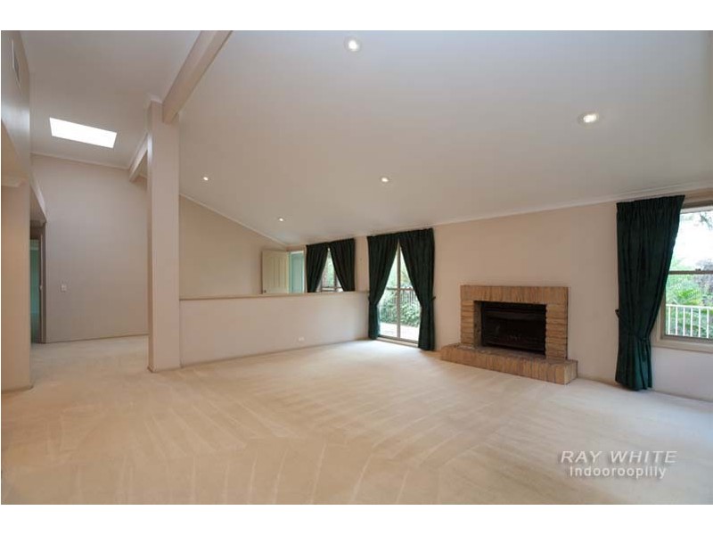 8 Royena Court, Indooroopilly QLD 4068