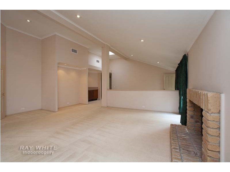 8 Royena Court, Indooroopilly QLD 4068