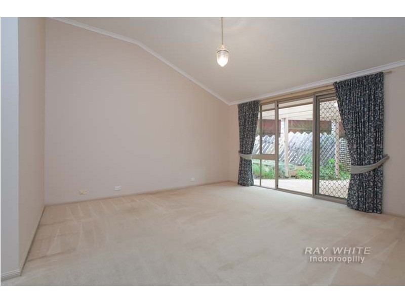 8 Royena Court, Indooroopilly QLD 4068