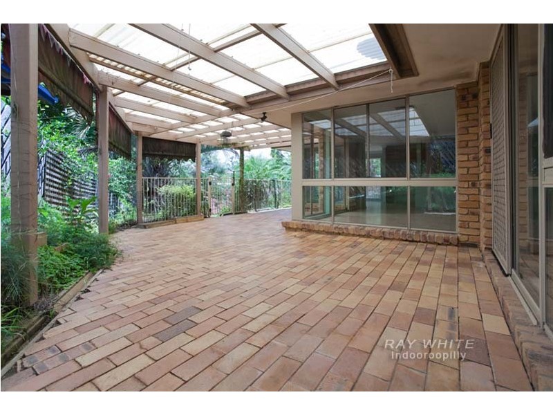 8 Royena Court, Indooroopilly QLD 4068