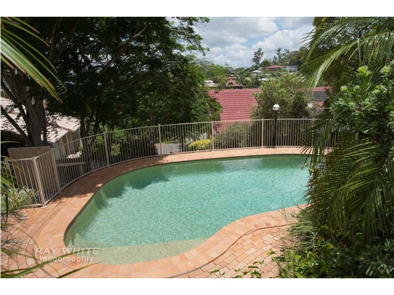 8 Royena Court, Indooroopilly QLD 4068
