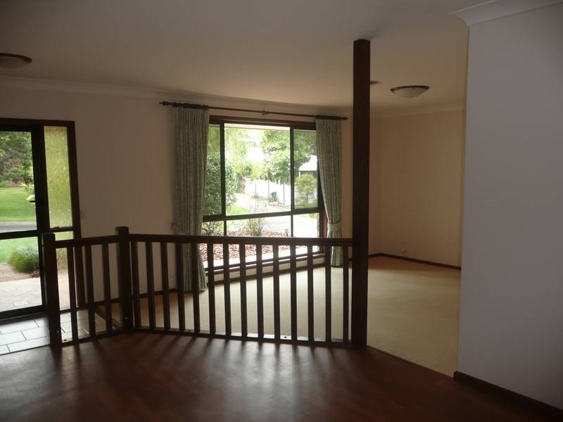 1 Valleybrook Street, Kenmore Hills QLD 4069