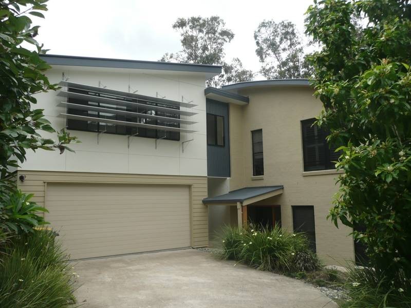 12 Sands Place, Chapel Hill QLD 4069