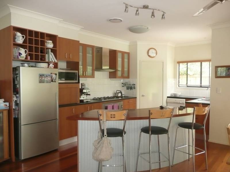 12 Sands Place, Chapel Hill QLD 4069