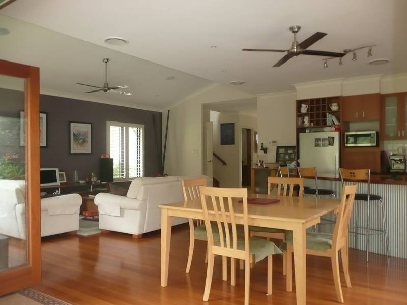 12 Sands Place, Chapel Hill QLD 4069