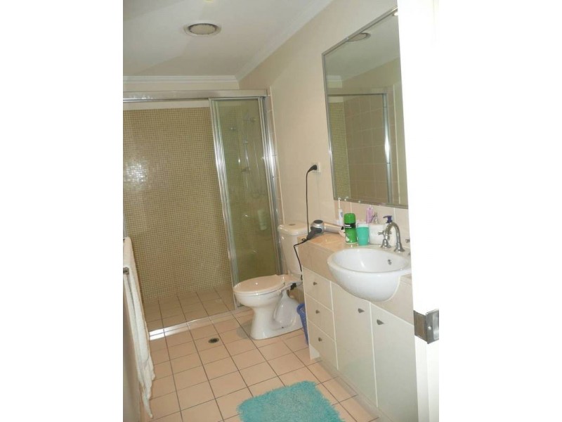 27/11 Grosvenor Road, Indooroopilly QLD 4068