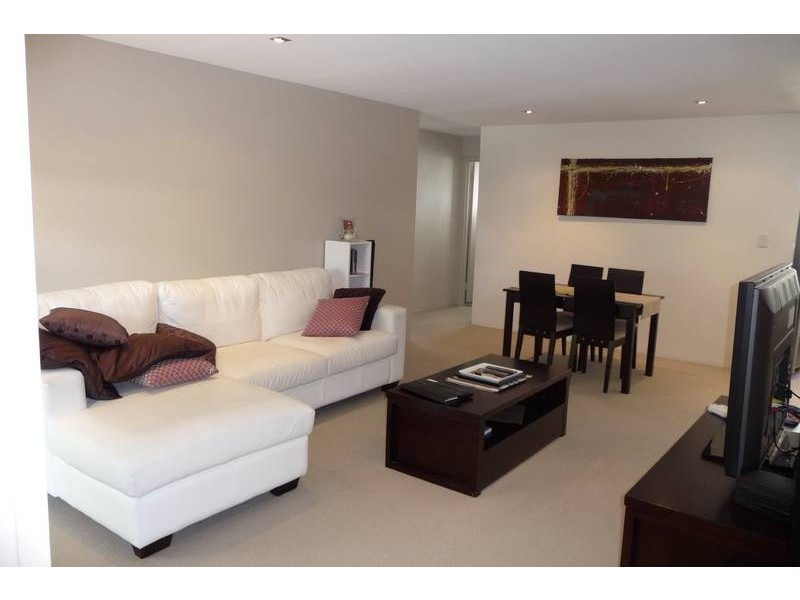 8/160 Central Avenue, Indooroopilly QLD 4068