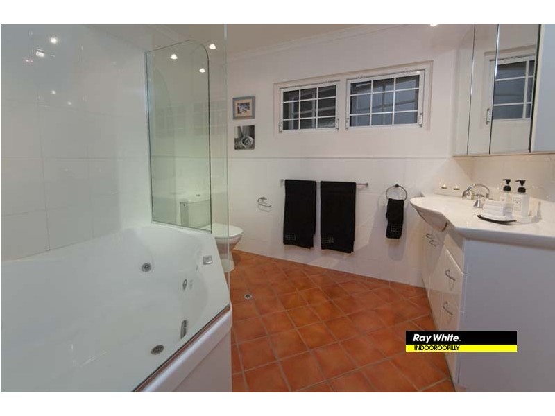 4 Jainba Street, Indooroopilly QLD 4068