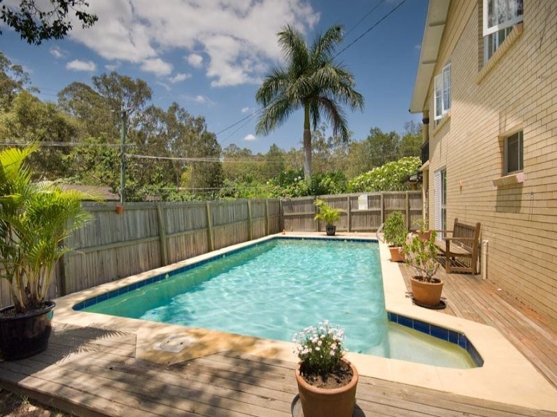 1 Sundown Street, Kenmore QLD 4069