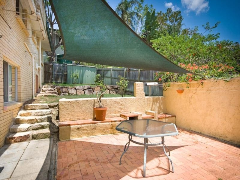 1 Sundown Street, Kenmore QLD 4069