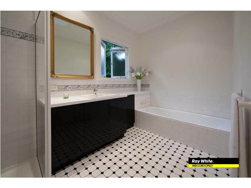 221 Swann Road, Taringa QLD 4068