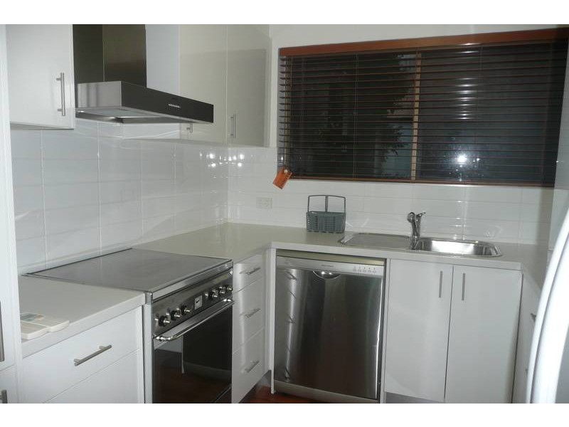 2/18 Foxton Street, Indooroopilly QLD 4068