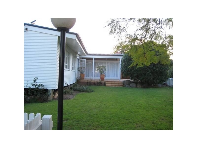 19 Darvall Street, Taringa QLD 4068