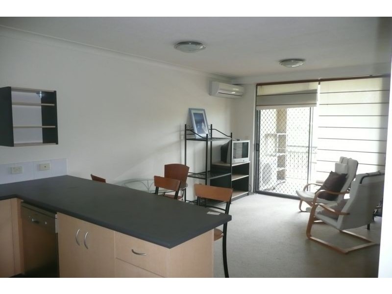 15/300 Sir Fred Schonell Drive, St Lucia QLD 4067