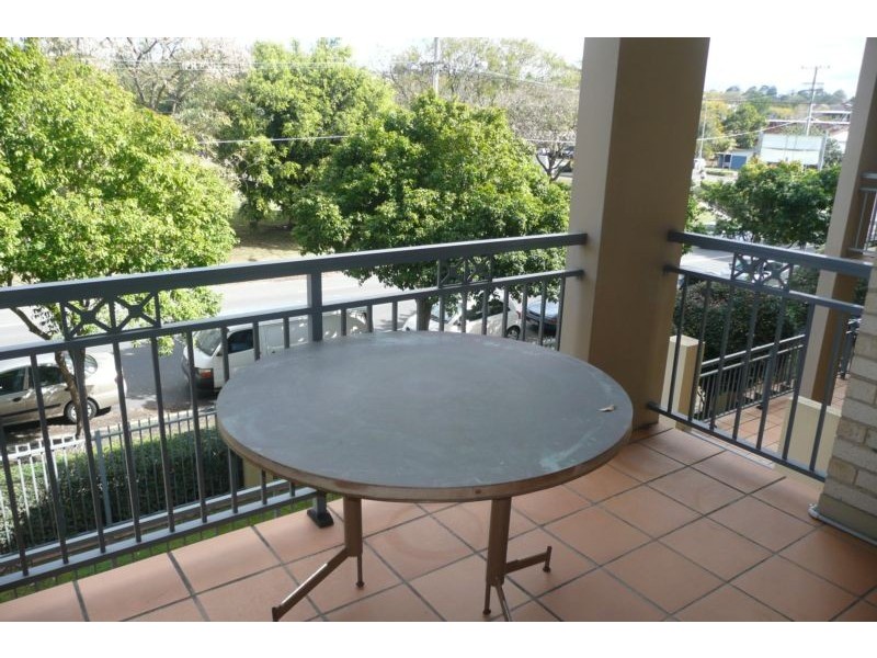 15/300 Sir Fred Schonell Drive, St Lucia QLD 4067