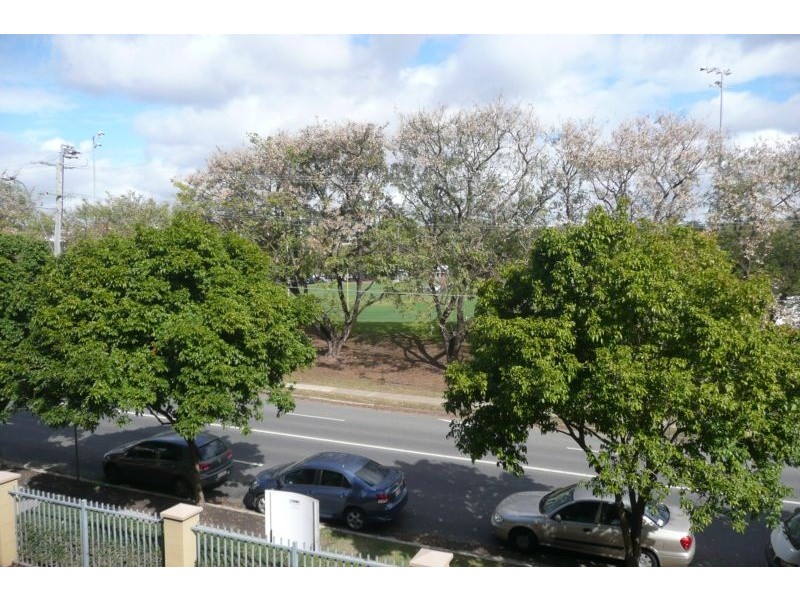 15/300 Sir Fred Schonell Drive, St Lucia QLD 4067