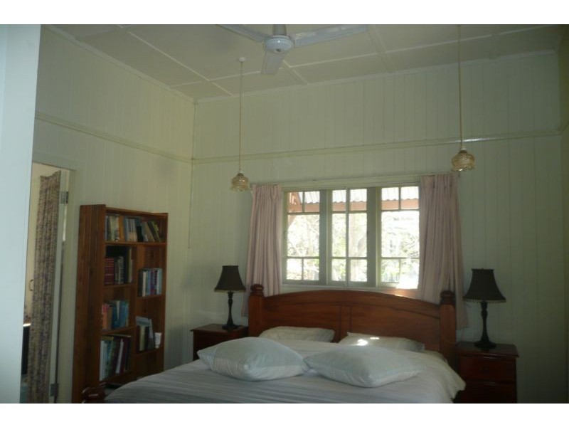 10 Usher Street, Indooroopilly QLD 4068