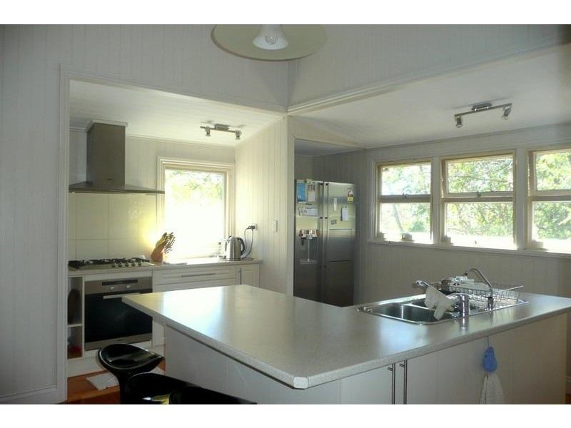 10 Usher Street, Indooroopilly QLD 4068