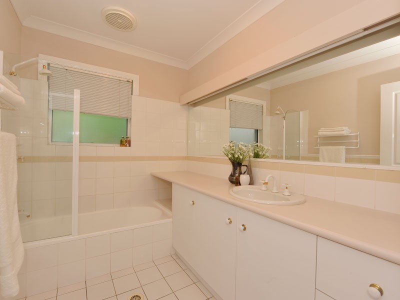 2 Aaron Place, Indooroopilly QLD 4068