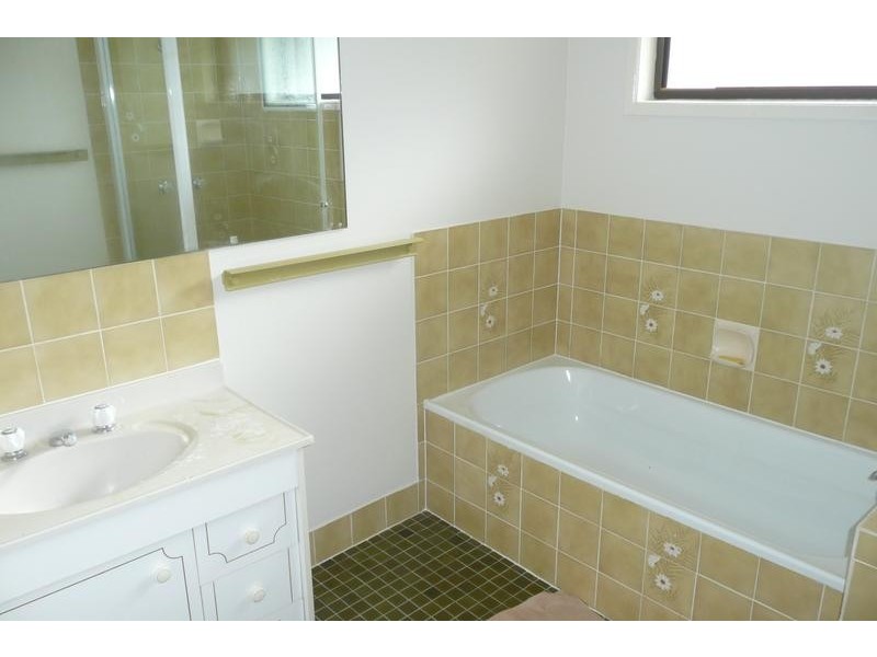 98 Carinya Street, Indooroopilly QLD 4068