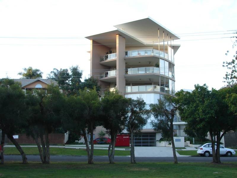 4/52 Underhill Avenue, Indooroopilly QLD 4068