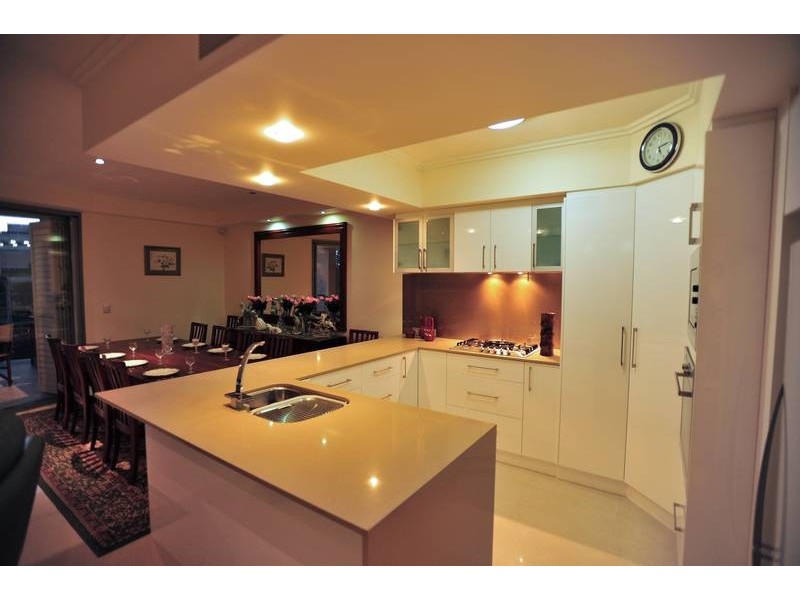 4/52 Underhill Avenue, Indooroopilly QLD 4068