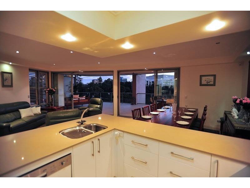 4/52 Underhill Avenue, Indooroopilly QLD 4068