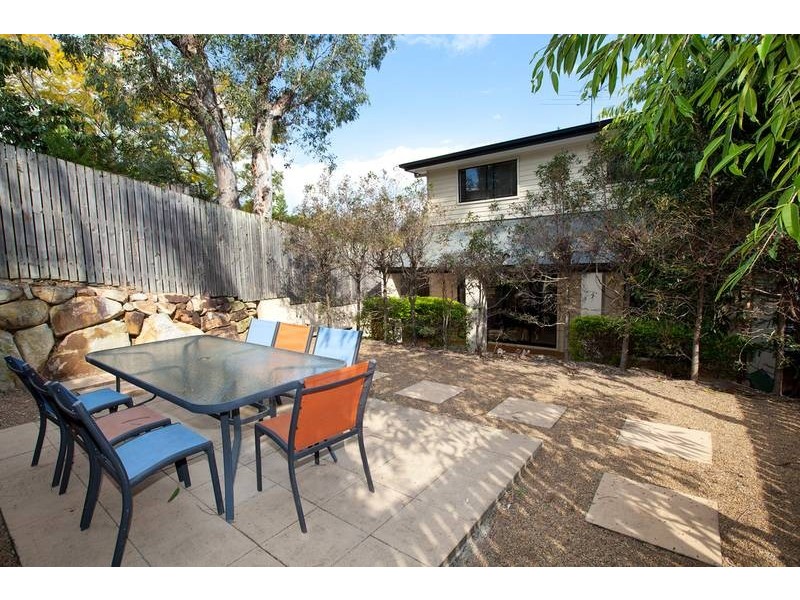 98 Ward Street, Indooroopilly QLD 4068