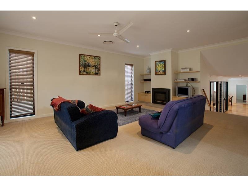 98 Ward Street, Indooroopilly QLD 4068