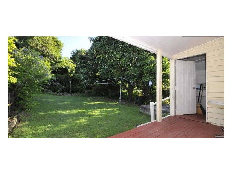 8 Newcross Street, Indooroopilly QLD 4068