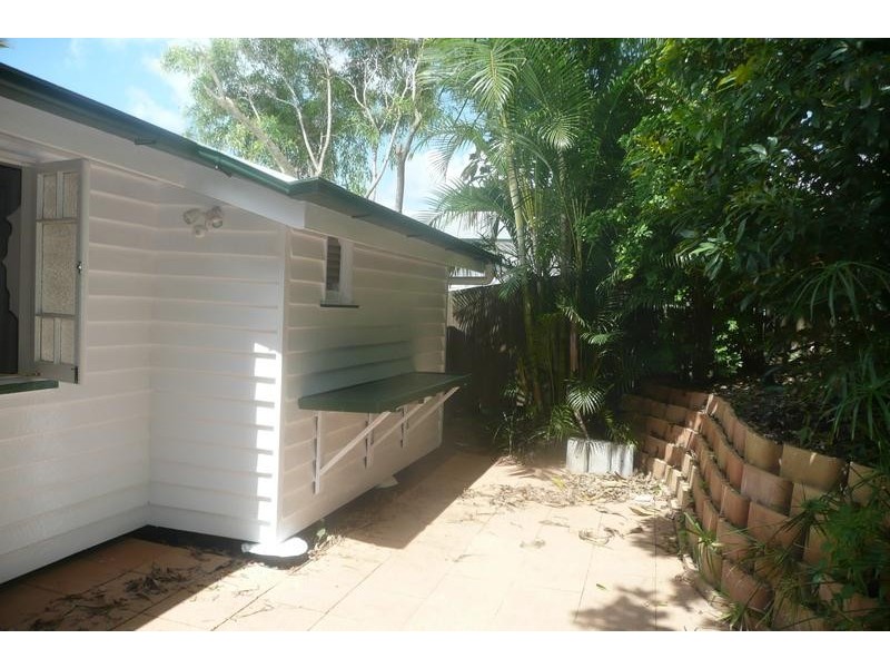 52 Woodstock road, Toowong QLD 4066