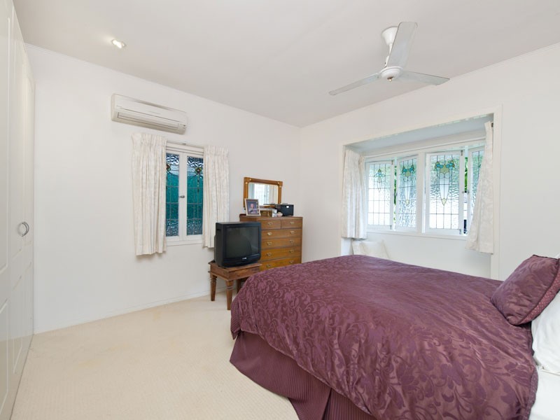 17 Rylatt Street, Indooroopilly QLD 4068