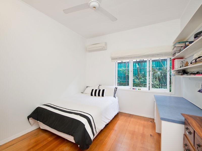 17 Rylatt Street, Indooroopilly QLD 4068