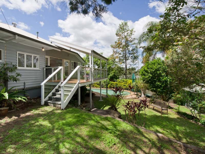 17 Rylatt Street, Indooroopilly QLD 4068