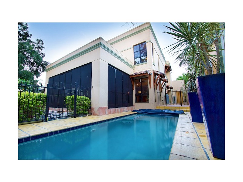 11 Boomerang Street, St Lucia QLD 4067