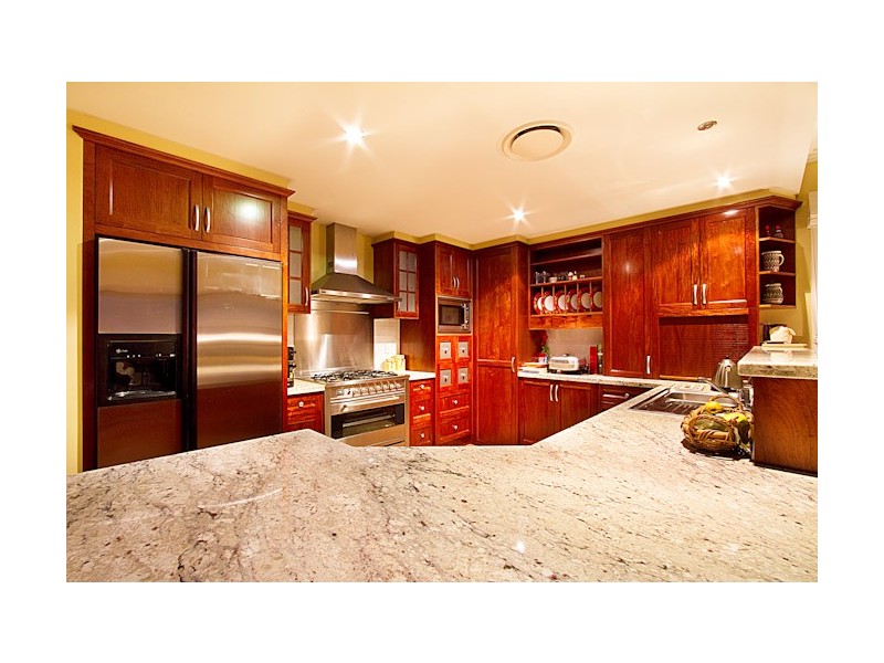 11 Boomerang Street, St Lucia QLD 4067