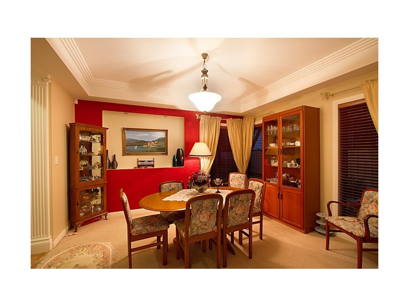 11 Boomerang Street, St Lucia QLD 4067