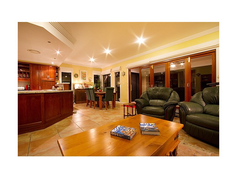 11 Boomerang Street, St Lucia QLD 4067